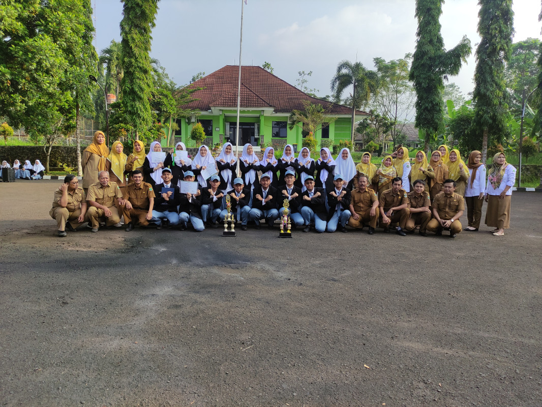 2 Siswa CMBBS Raih Emas di Ajang OLNAS Ruang Dosen RI 2023