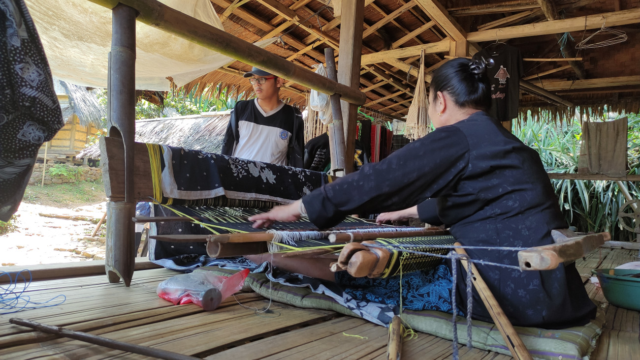 Kegiatan P5 “Kearifan Lokal” berkunjung ke Batik Cikadu Tanjung Lesung